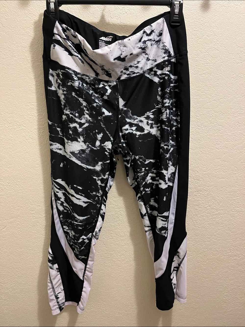 Avia Black & White Marble-Print Women’s Athletic Leggings